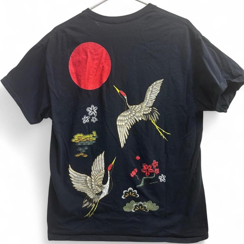 Black Japanese crane graphic tee